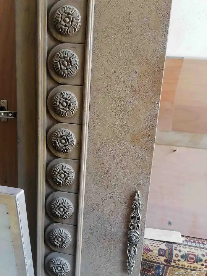 غرفة نوم وأشياء أخرى للبيع ارجو الاتصال على الجوال أو الوسا 0