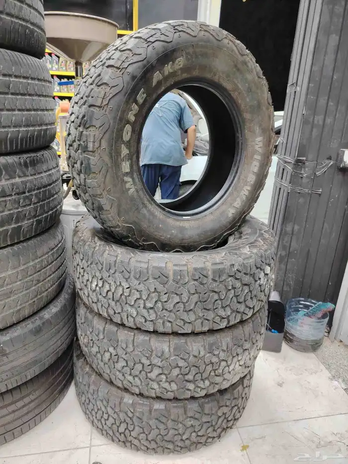 يوجد كفرات جودير أمريكي مقاس 285 70 18 4