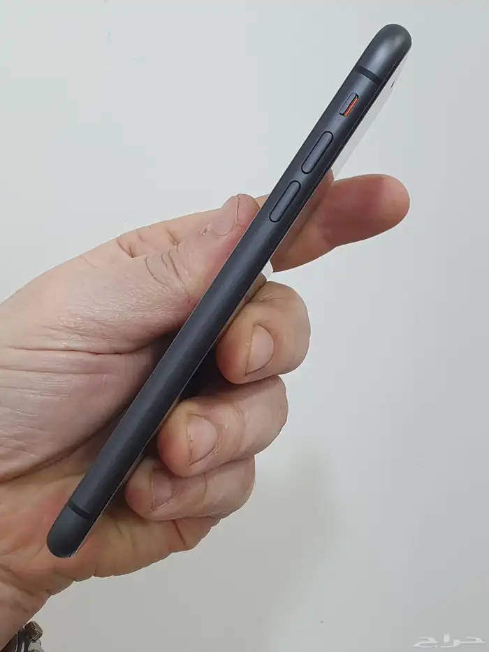 ايفون 11 بطاريه 97 اسود مانفك نهائي 680 ريال ومتاح تمارا 2