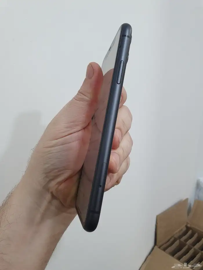 ايفون 11 بطاريه 97 اسود مانفك نهائي 680 ريال ومتاح تمارا 7