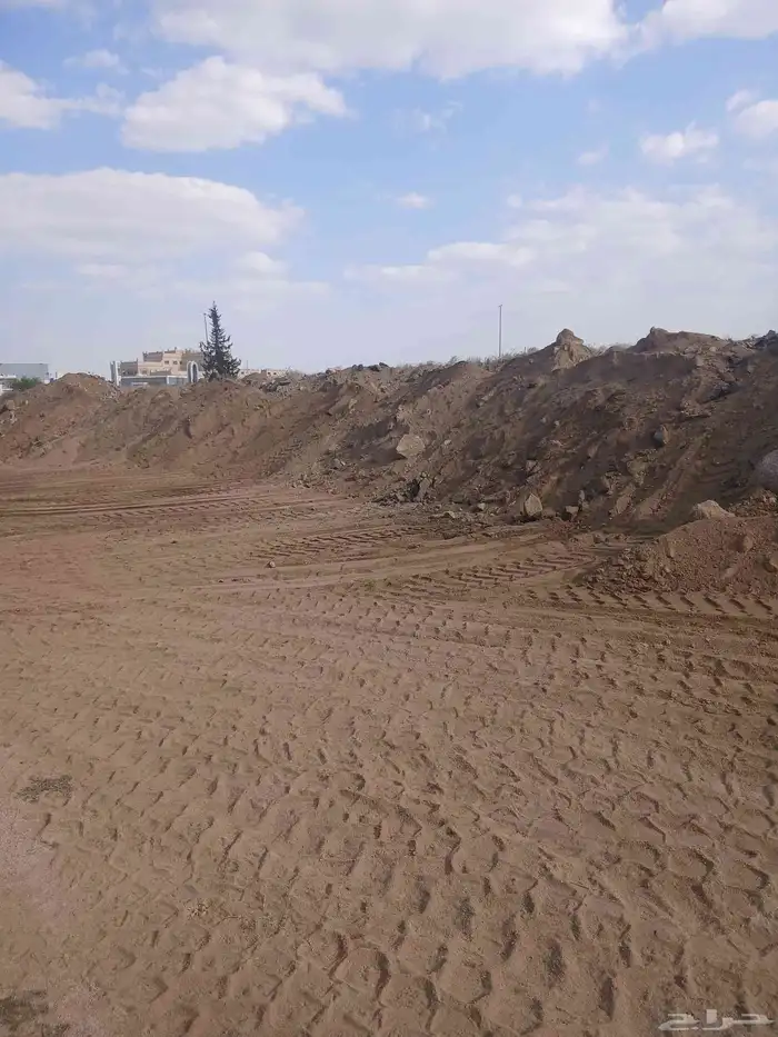 طين زراعي فيه كشور زفلت وحجر صغير 4