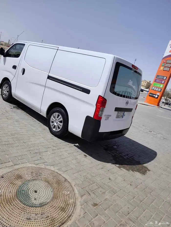باص نقل بضائع نيسان اورفان 2