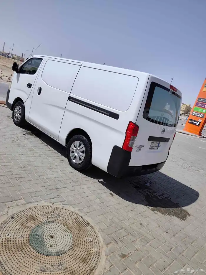 باص نقل بضائع نيسان اورفان 1