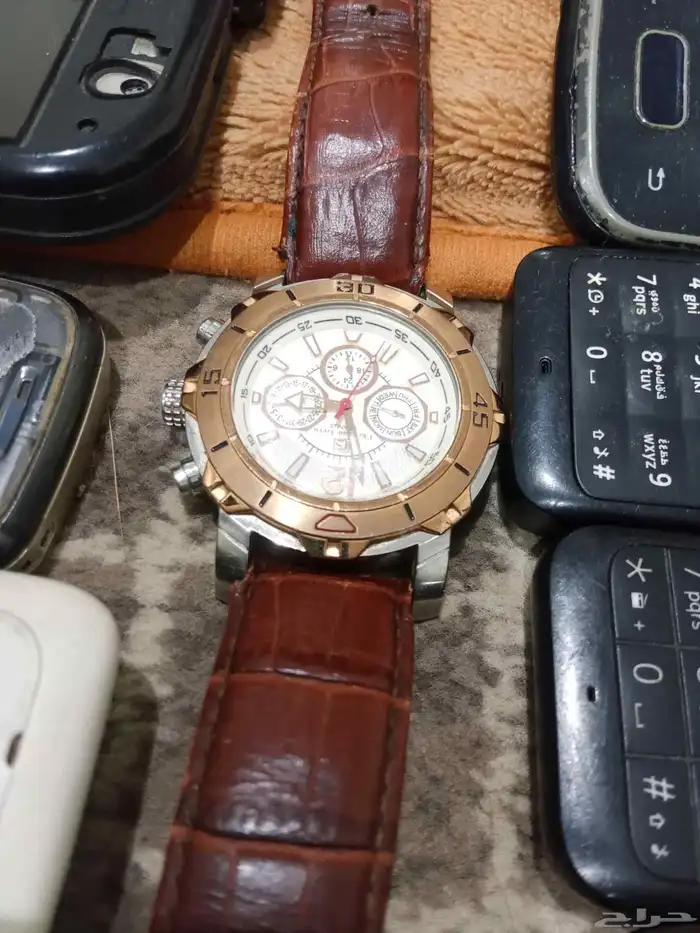 جوالات و ساعة قديمة للبيع جملة 1