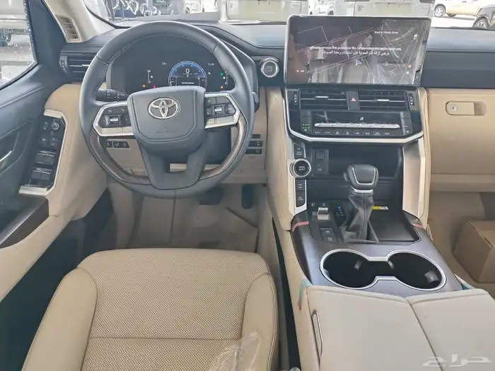 تويوتا لاندكروزر GXR L4 بنزين اسود 2025 5