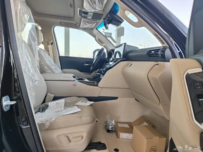 تويوتا لاندكروزر GXR L4 بنزين اسود 2025 8