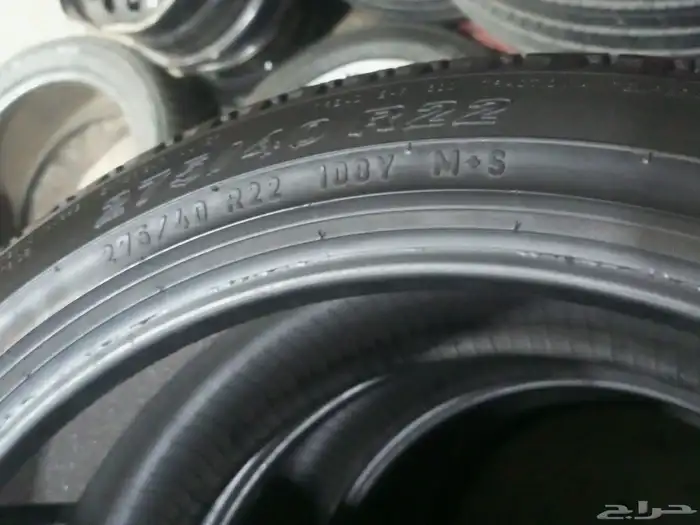 طقم كفرات برلي شبه جديد. 275 40 22 5