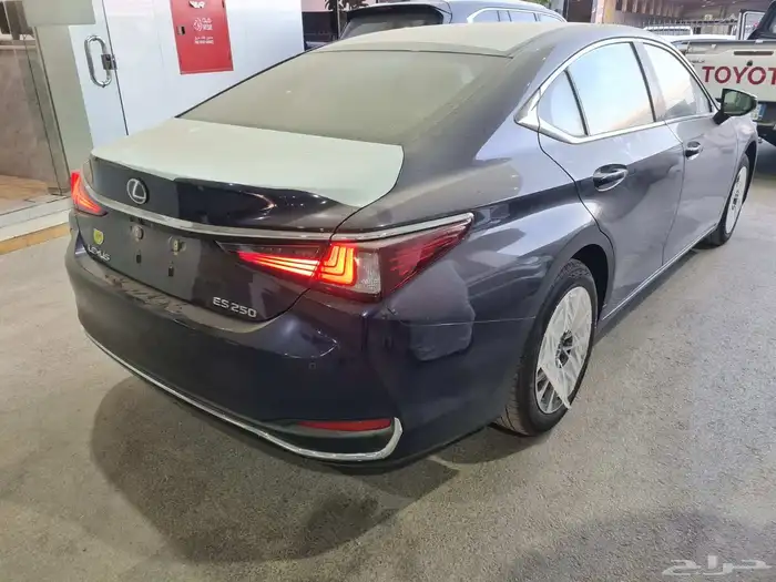 لكزس ES250 AA 2025 3