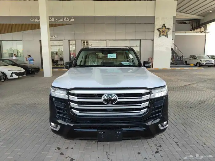 تويوتا لاندكروزر GXR L4 بنزين اسود 2025 2