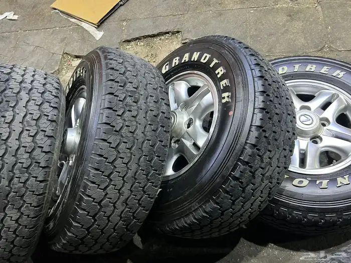 جنوط لكزز جيب لاند شفه نيكل مع كفرات دنلوب 275.70.16 ت23 16