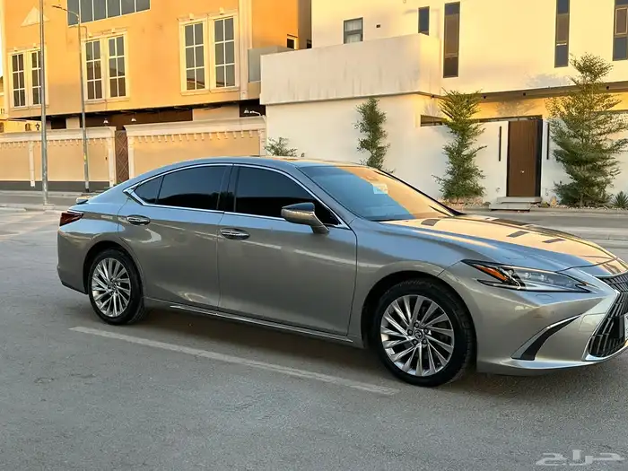 لكزز Es350فل كامل مشروط بودي ومحركات 8