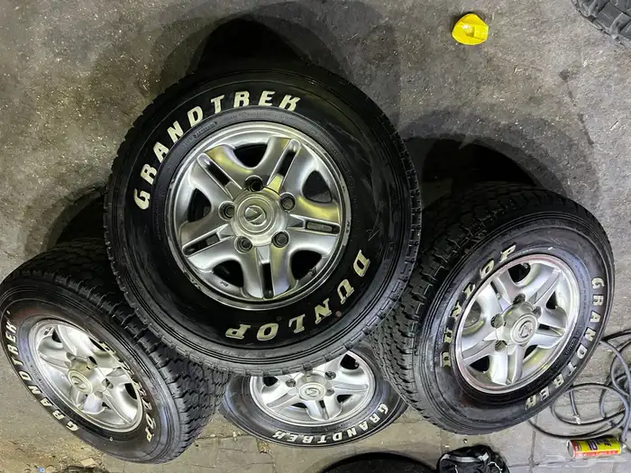 جنوط لكزز جيب لاند شفه نيكل مع كفرات دنلوب 275.70.16 ت23 9