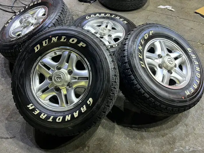 جنوط لكزز جيب لاند شفه نيكل مع كفرات دنلوب 275.70.16 ت23 10