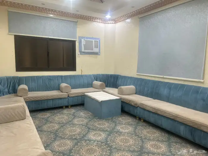 كنب وطاوله مثل ماهو واضح في الصوره زاويتين 0