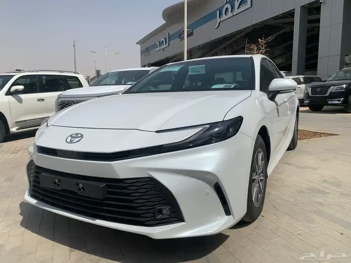 كامري E موديل 2025 سعودي صاادر لوحة 1