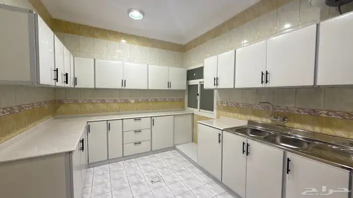عمارة كاملة على شارعين للايجار السنوي 5
