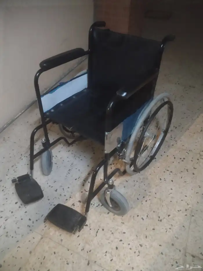 للبيع كرسي متحرك لذوي الاحتياجات الخاصة وكبار السن مستعمل 1