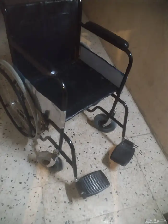 للبيع كرسي متحرك لذوي الاحتياجات الخاصة وكبار السن مستعمل 0