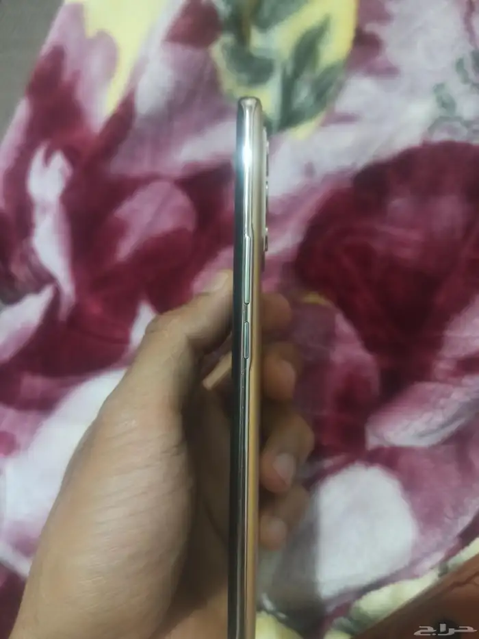 vivo v23جوال 4