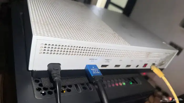 جهاز Xbox له خمس سنوات معي للبيع شغل كل شي تمام 0