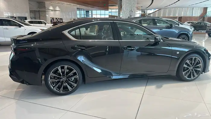 لكزس is350F 2025 3