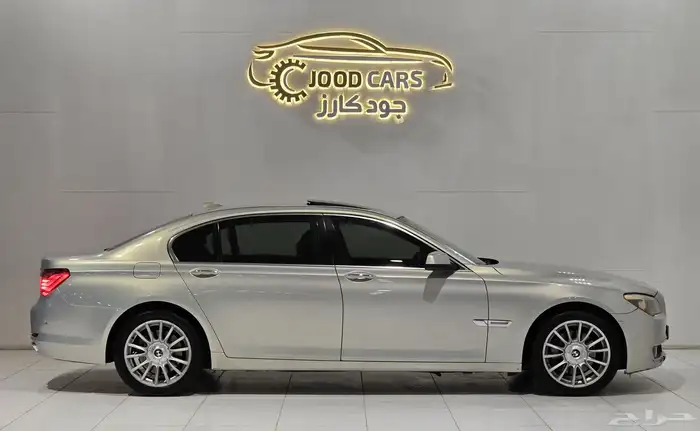 بي ام دبليو 750Li موديل 2012 بحالة ممتازة 1