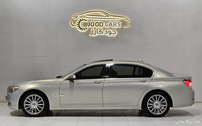 بي ام دبليو 750Li موديل 2012 بحالة ممتازة 3