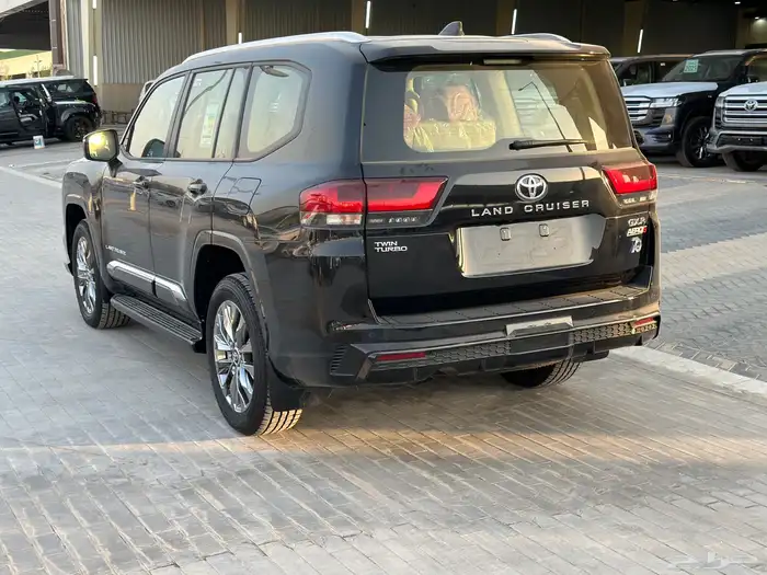 تويوتا لاندكروزر الموديل2025 فل كامل ورد الكويت رقم5 3