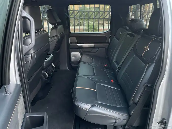 فورد F150 2022 بلاتينيوم فل كامل نظيف جدا بحال الوكاله 19