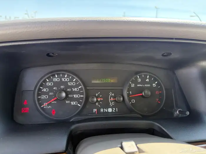 فورد فكتوريا مخزن 23