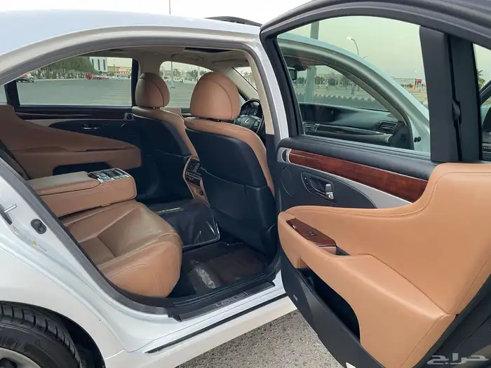 لكزس  LS460 2016 بريمي لارج فل كامل للبيع 10