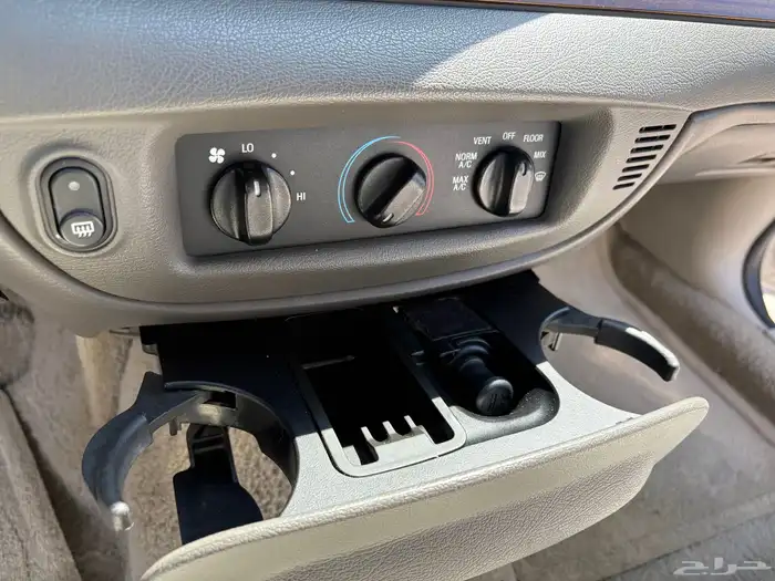 فورد فكتوريا مخزن 42