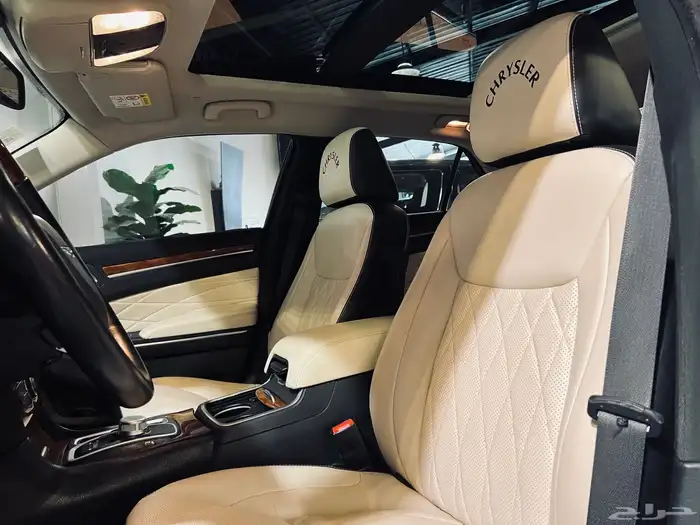 كرايزلر C300 2016 بحاله ممتازه V6 8