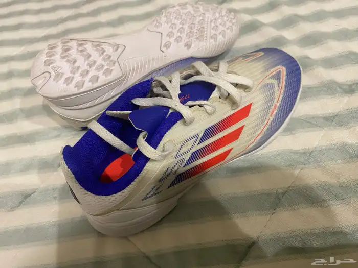 للبيع جزمه رياضيه أصلية مستخدمه استخدام خفيف جدا 1