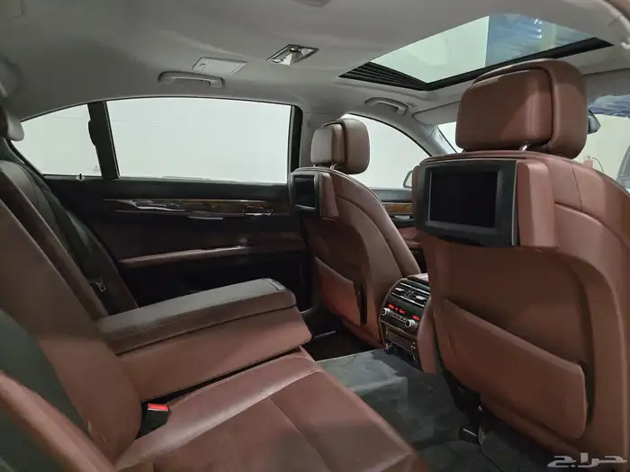 بي ام دبليو 750Li موديل 2012 بحالة ممتازة 8