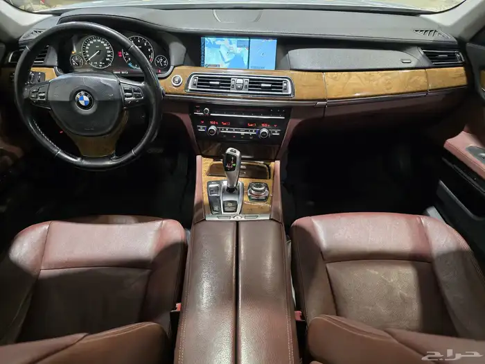 بي ام دبليو 750Li موديل 2012 بحالة ممتازة 16