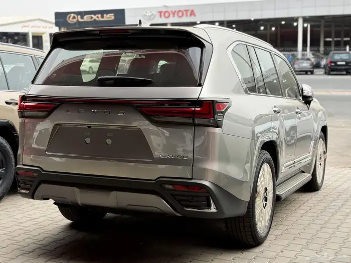 لكزس LX 2025 بنظام الدفعتين بدون هامش ربح 4