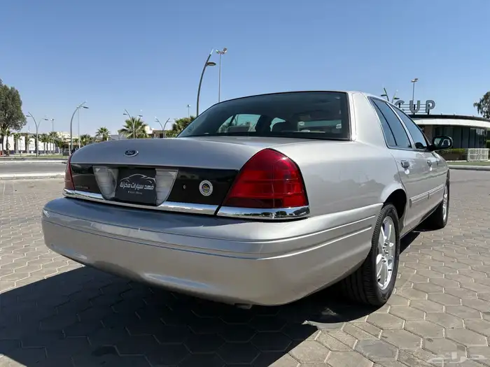 فورد فكتوريا مخزن 10