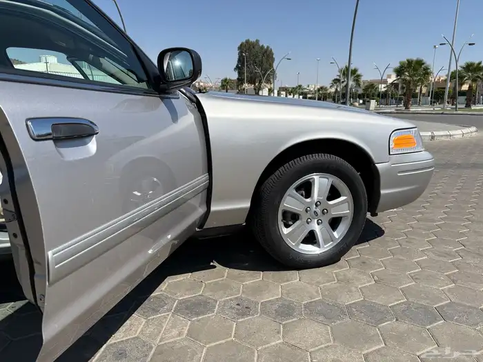 فورد فكتوريا مخزن 19