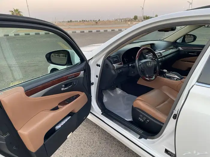 لكزس  LS460 2016 بريمي لارج فل كامل للبيع 15
