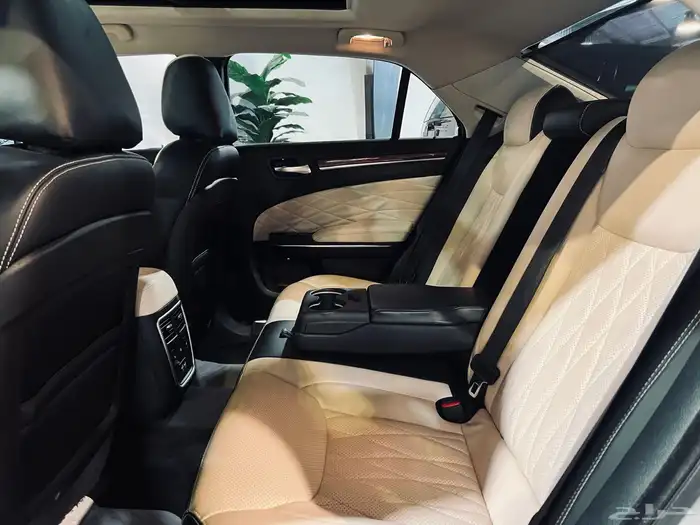 كرايزلر C300 2016 بحاله ممتازه V6 11