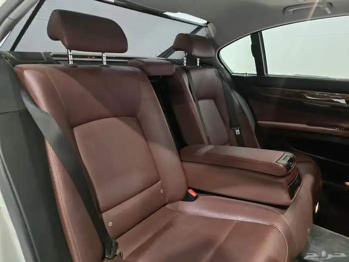 بي ام دبليو 750Li موديل 2012 بحالة ممتازة 7