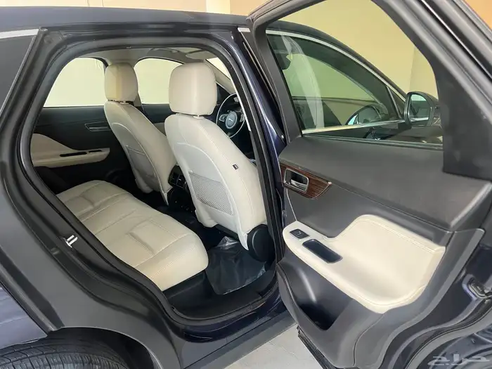 للبيع جاكور F pace 2017 بحالة الوكاله 9