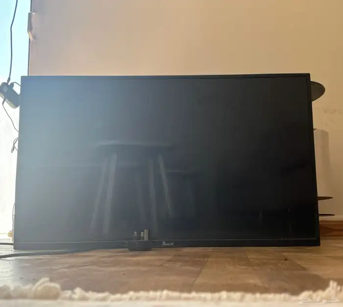 شاشه بحاله ممتازه للبيع الحد 150 0