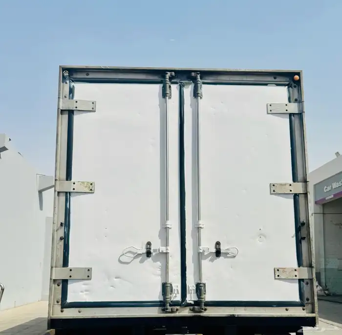 2010 model izuzu dyna 2