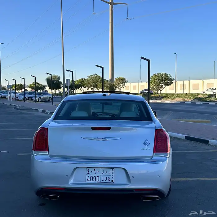 للبيع كرايسلر موديل 2021 V8 5.7 4