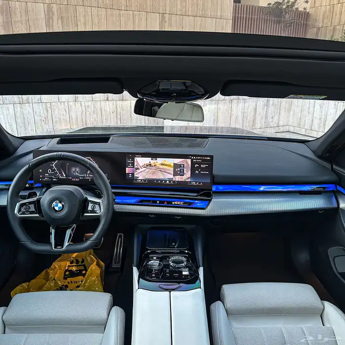 بي ام دبليو 520i M kit 2025 21