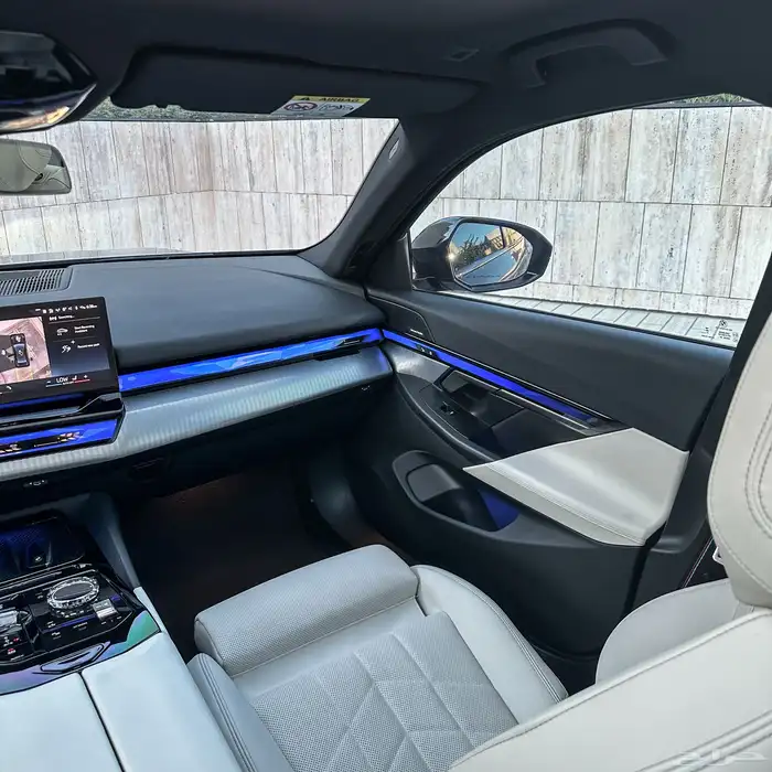 بي ام دبليو 520i M kit 2025 22