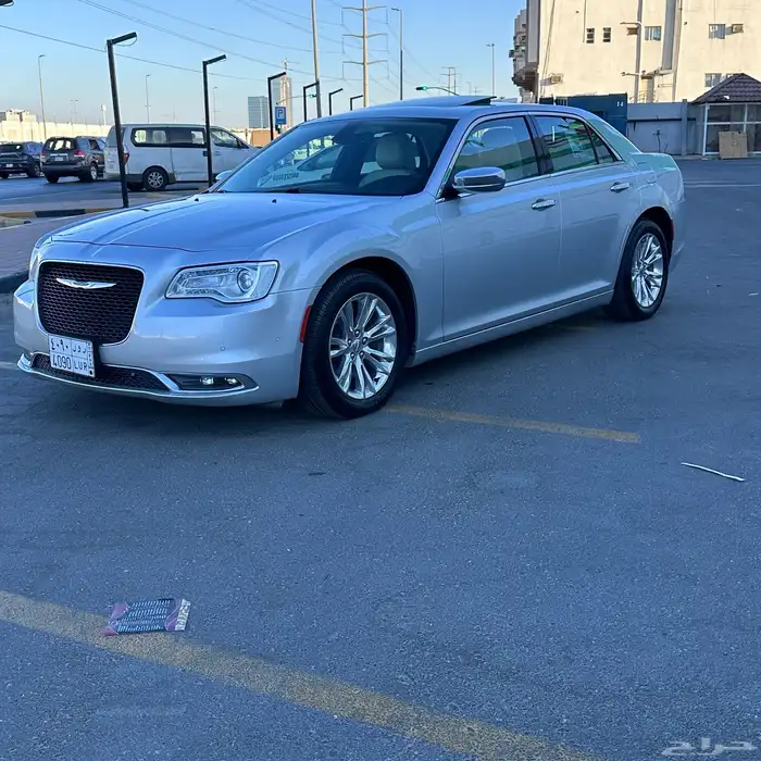 للبيع كرايسلر موديل 2021 V8 5.7 7
