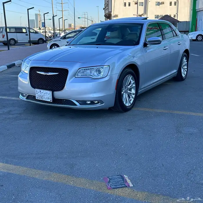 للبيع كرايسلر موديل 2021 V8 5.7 8